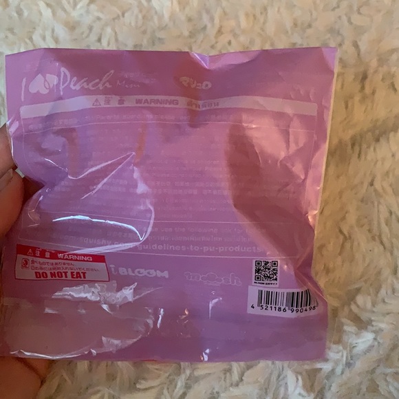 Mini pink ibloom peach squishy - Picture 2 of 3